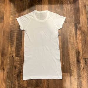 Lululemon T-shirt